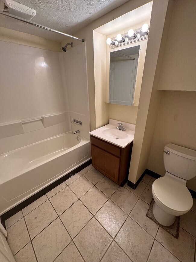 Building Photo - 100 Smithsonian St