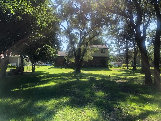 Building Photo - 10255 Wayne Rd