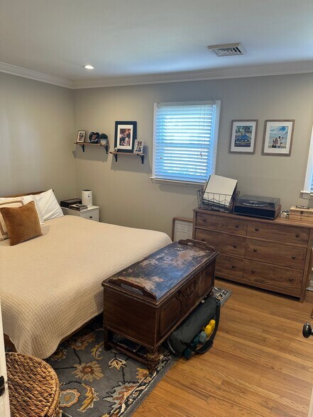 Building Photo - 46 Asbury Ave