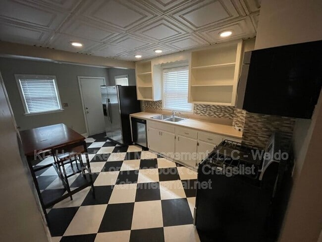 Building Photo - 3554 Genessee St