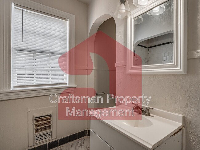 Building Photo - 1801 NW 22nd St