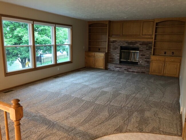 Building Photo - Bellevue Home for Rent