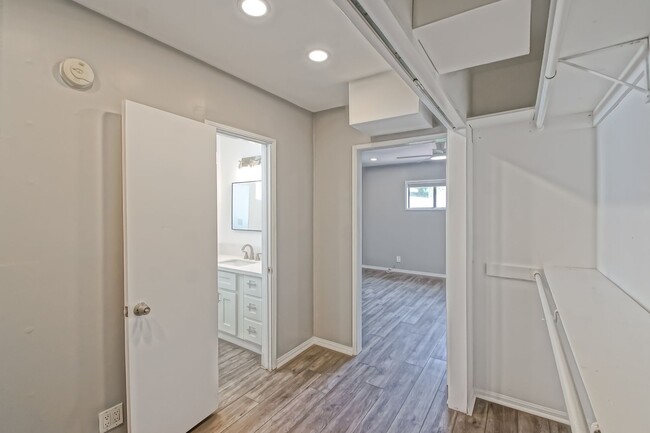 Building Photo - REMODELED, BRIGHT & AIRY 3BR2BA HOME W/ DETACHED GARAGE, CHARMING FRONT PORCH/YARD & HUGE REAR YA...