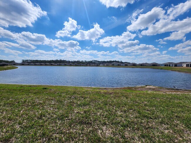 Building Photo - Spacious 3BR Home in Quiet Jacksonville Ne...