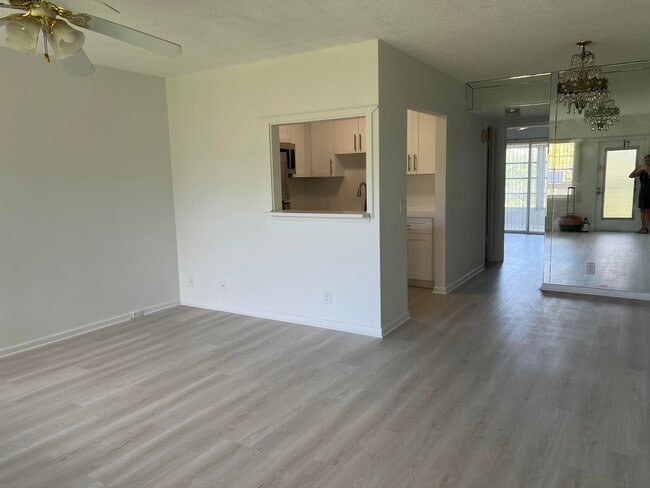 Building Photo - 36 Mansfield A