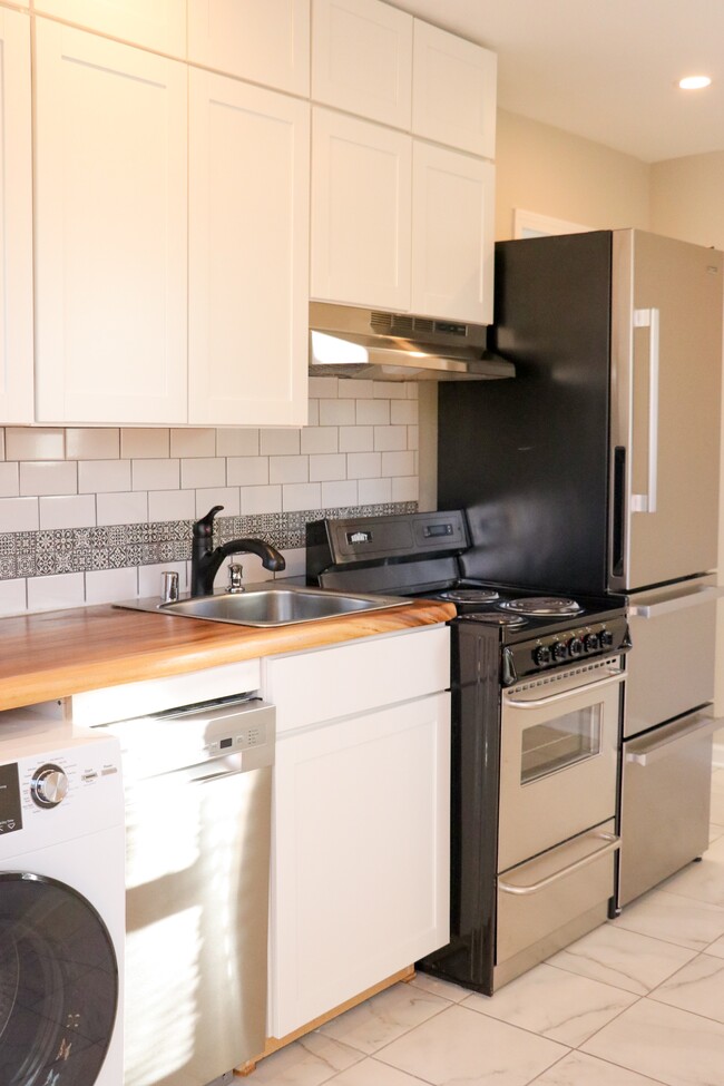 Fully updated kitchen - 1305 Norris Ave