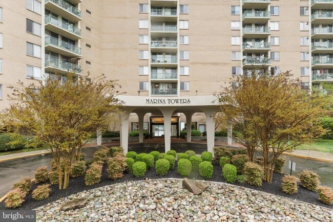 Building Photo - 501 Slaters Ln