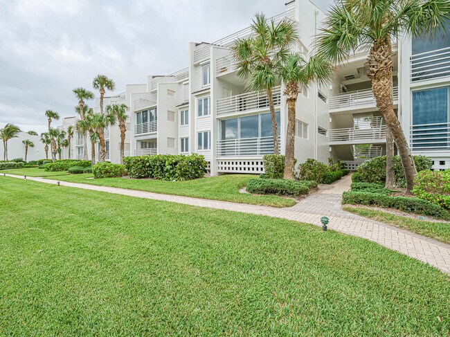 Building Photo - 8444 Oceanside Dr