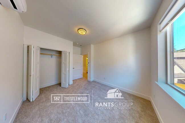 Building Photo - Brand New! Modern Home in Trestlewood – Wh...