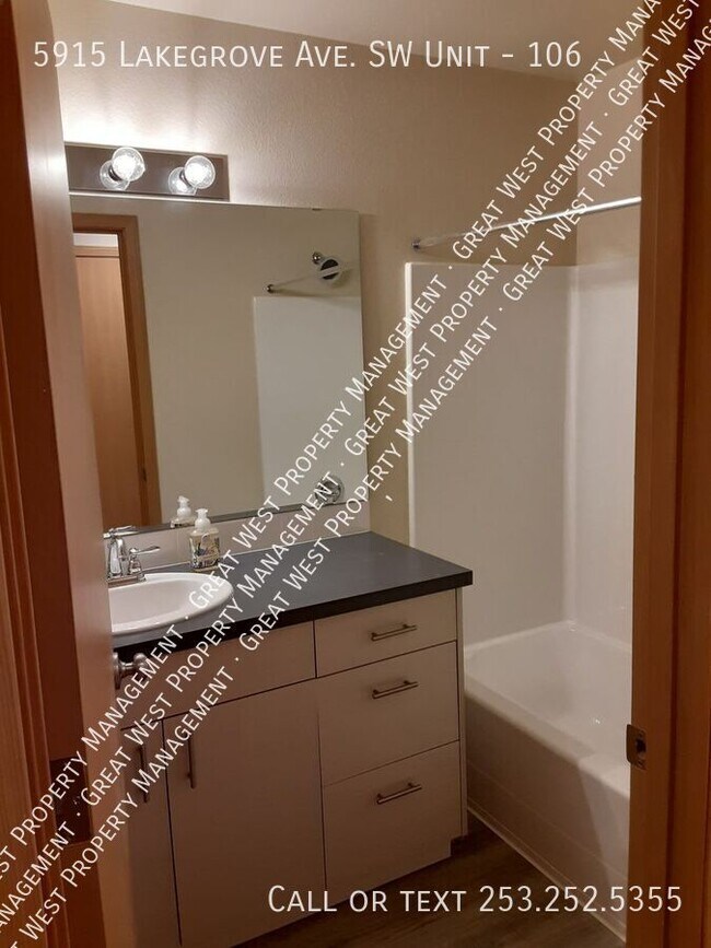 Building Photo - 5915 Lake Grove St SW