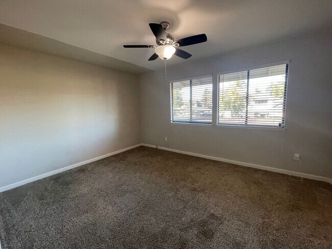 Building Photo - Beautiful Condo in Gated Community