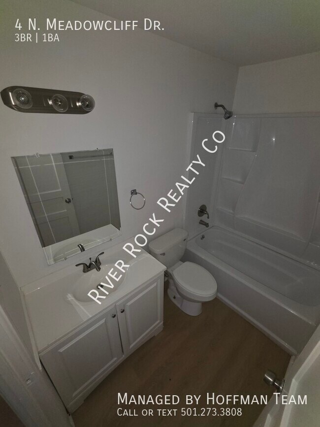 Building Photo - 4 N Meadowcliff Dr