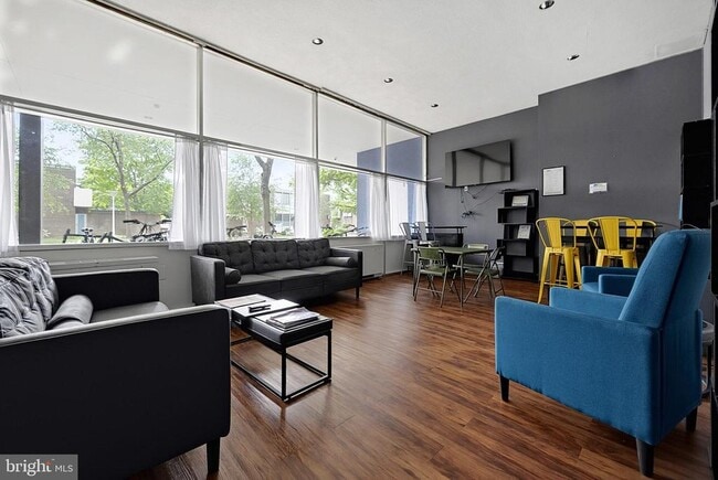 Building Photo - 1301 Delaware Ave SW