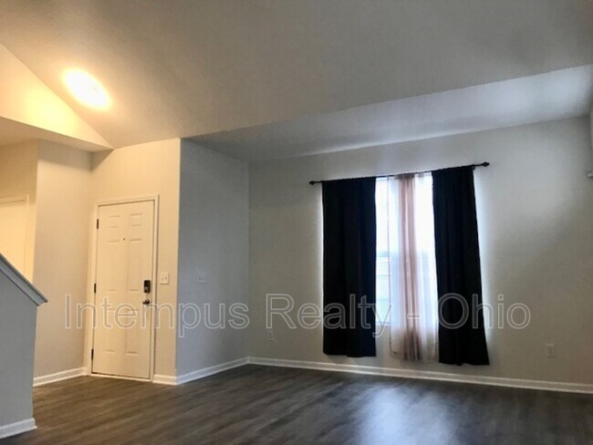 Building Photo - 2844 Hillstone St