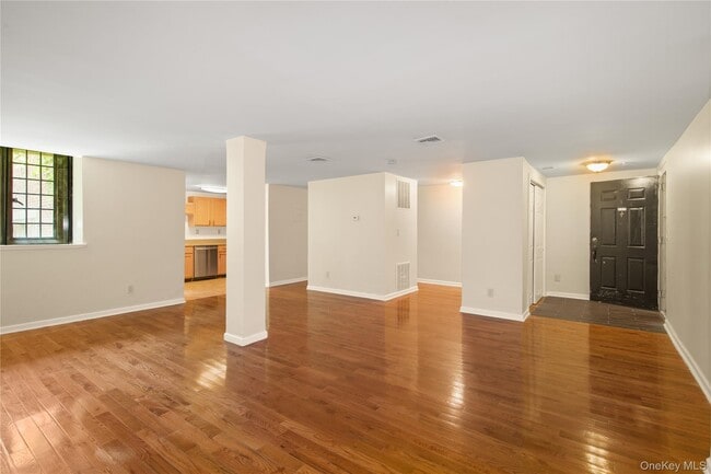 Building Photo - 320 Chateau Rive