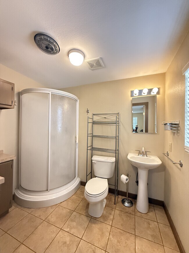 Building Photo - 6209 CRD 55 Unit C