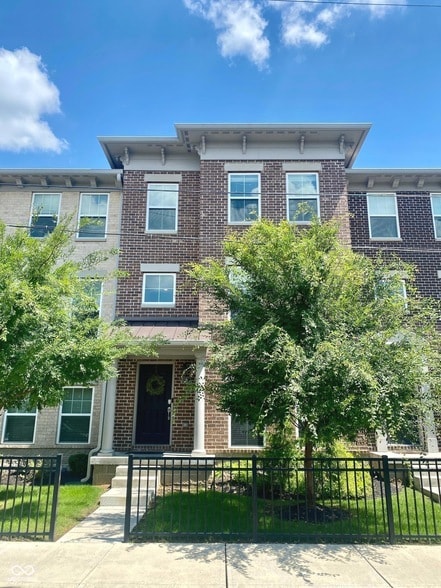 Primary Photo - 1559 Bellefontaine St