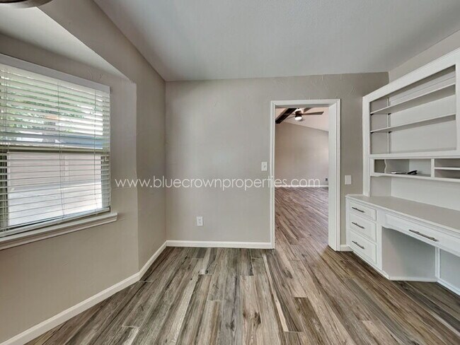 Building Photo - 9 Brookfield Ct
