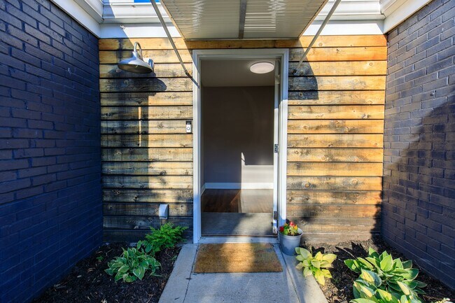 Building Photo - **APPLICATIONS APPROVED!**  Beautiful East Nashville Home on Porter for Lease!!