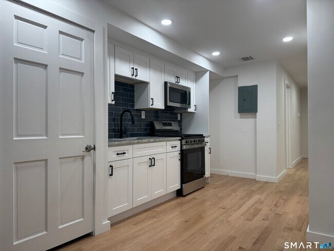 Building Photo - 263 Hawley Ave