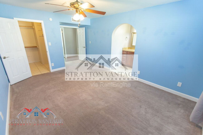 Building Photo - 944 W Meseto Ave