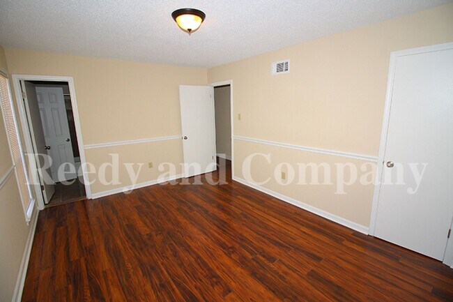 Building Photo - 3340 Morningview Dr