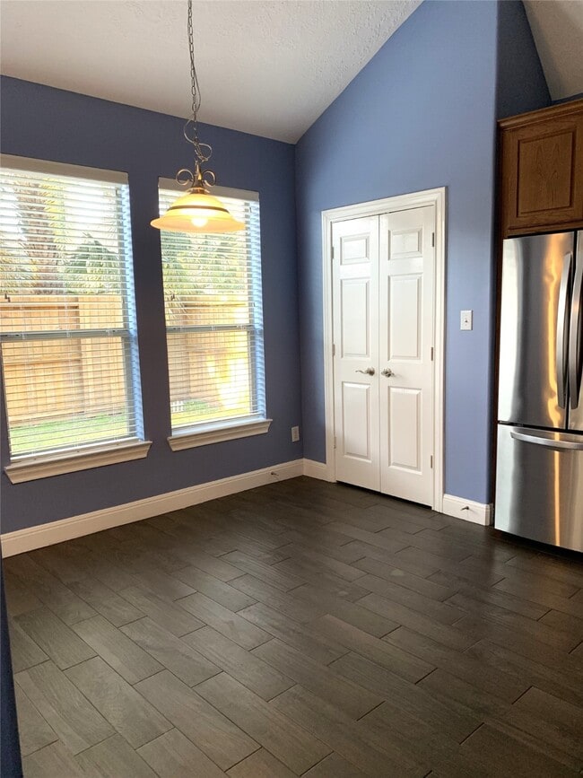 Building Photo - 2611 Summer Rain Dr