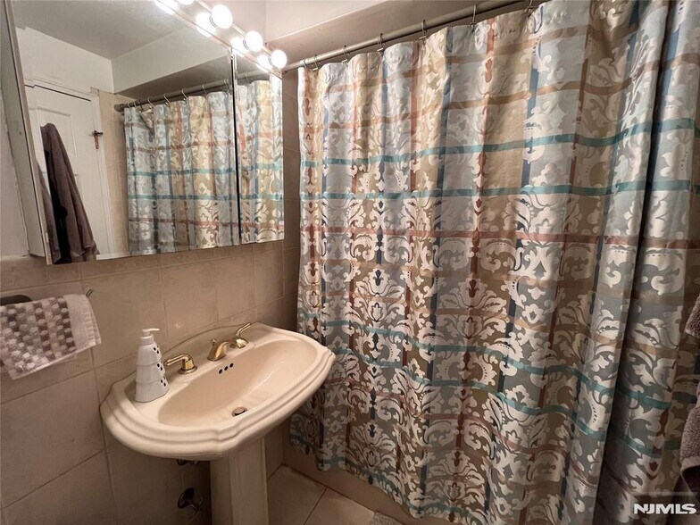 Bathroom - 456 River Rd