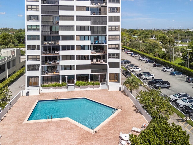 Building Photo - 5600 N Flagler Dr