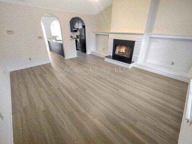 Building Photo - 6843 Saganaw Dr