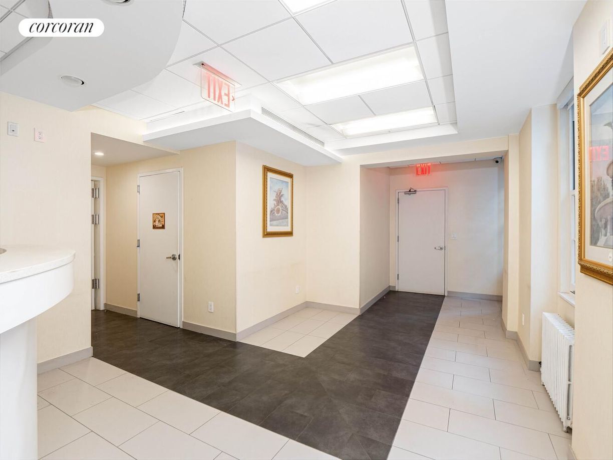 Building Photo - 903 Lexington Ave