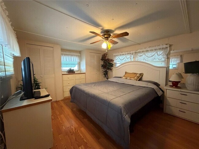 Building Photo - 4108 10th St Ct E