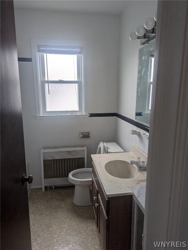 Building Photo - 153 Park Dr