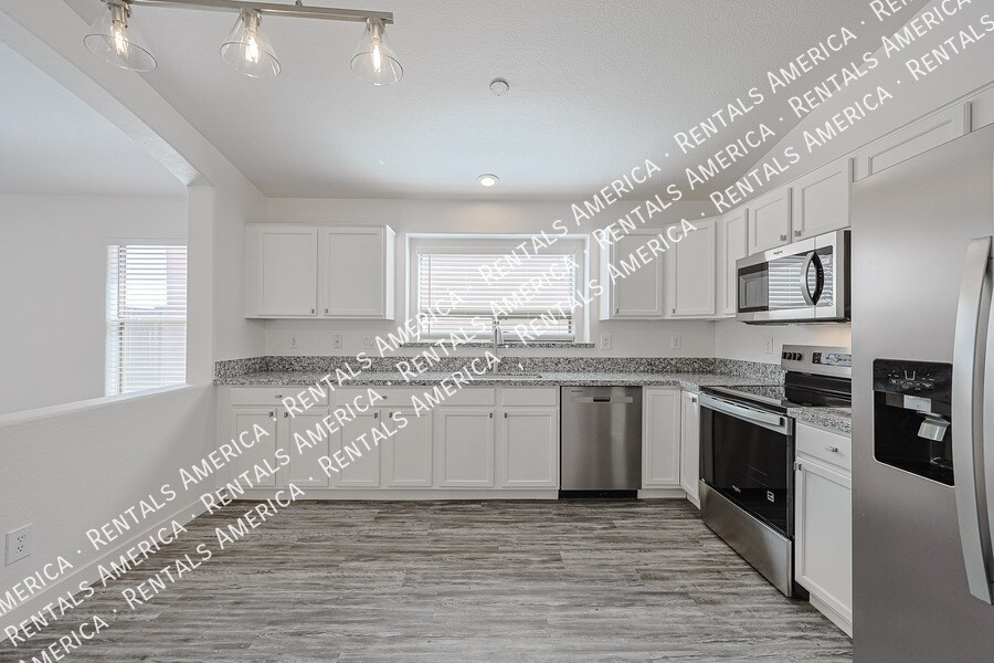 Building Photo - 4930 W Desert Dr