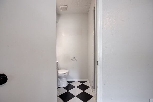 Building Photo - 1707 Ridgemont Cir