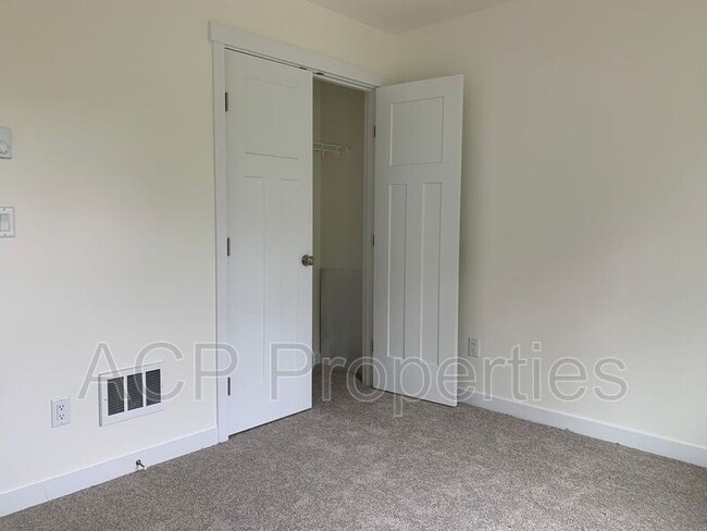 Building Photo - 2285 Brome St