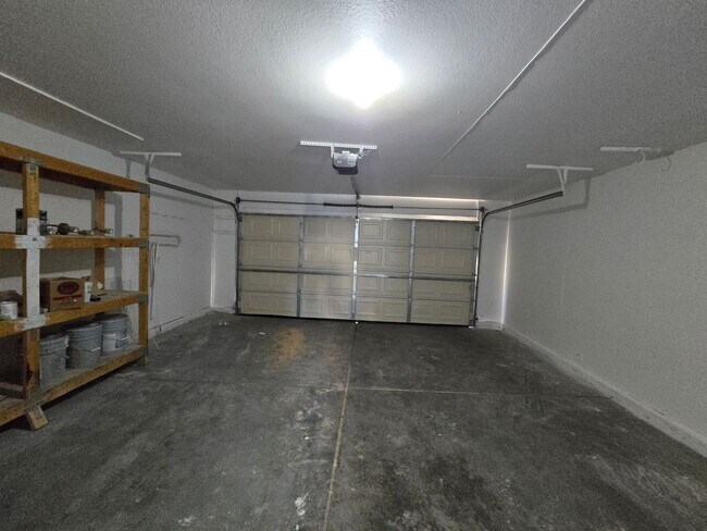 Building Photo - Get $1825 Off Feb 2026 - Move-in no later than Dec 29th!