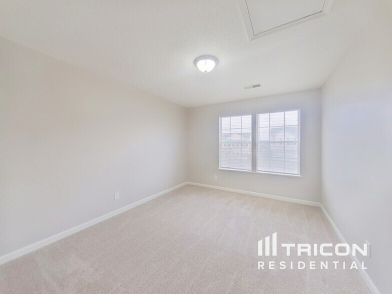 Building Photo - 415 Fox Trot Dr