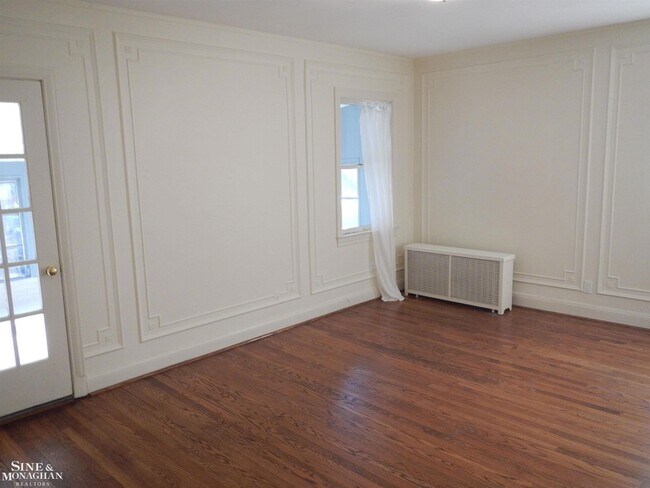Building Photo - 752 Trombley Rd