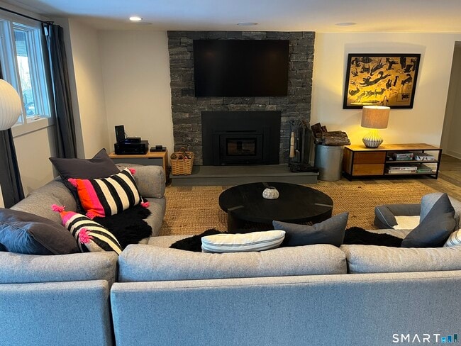 Building Photo - 8 Chester Rd