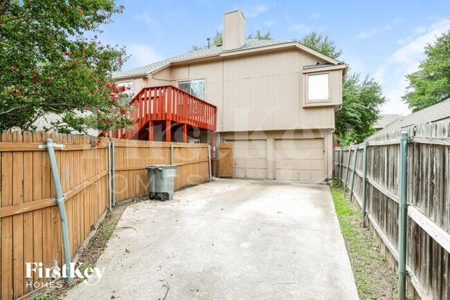 Building Photo - 709 White Oak St