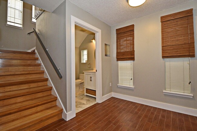 Building Photo - Colonialtown North 3BR – Prime Mills 50 Location