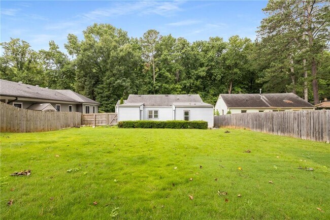 Building Photo - 1398 Deerwood Dr