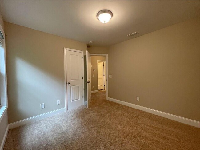 Building Photo - 5350 Tomahawk Terrace