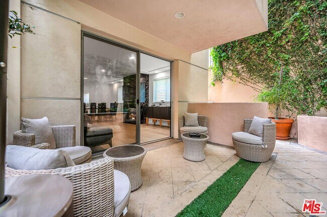 Building Photo - 2111 S Beverly Glen Blvd