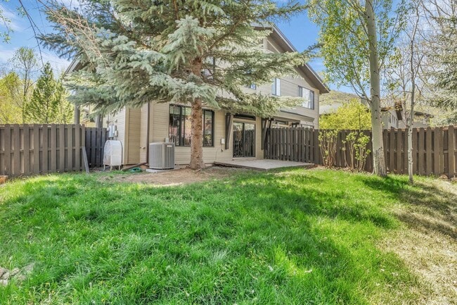 Building Photo - Cottage Loop Townhome