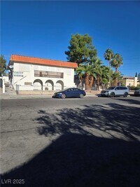 Building Photo - 818 S 7th St