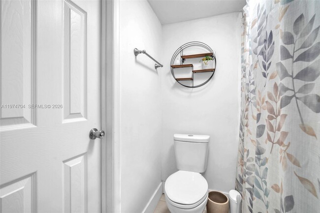 Building Photo - 9431 Live Oak Pl