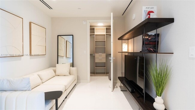 Building Photo - 300 Biscayne Blvd Way