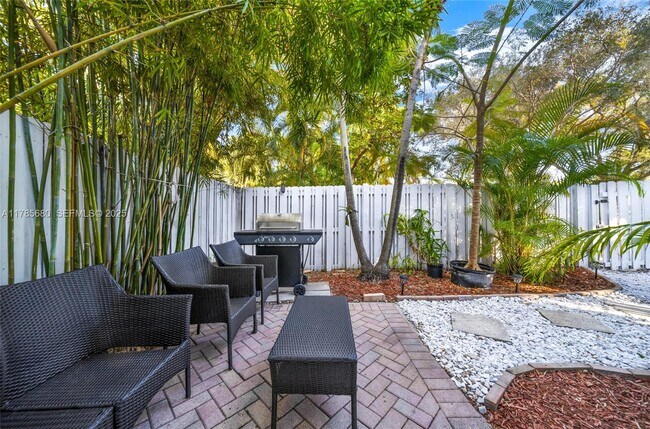 Building Photo - 312 NE 16th Terrace